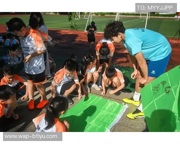 提升青少年足球兴趣的多元化训练方法与实践探索